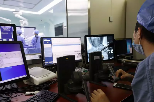 全国首例!我自主研发机器人辅助完成全脑血管造影手术